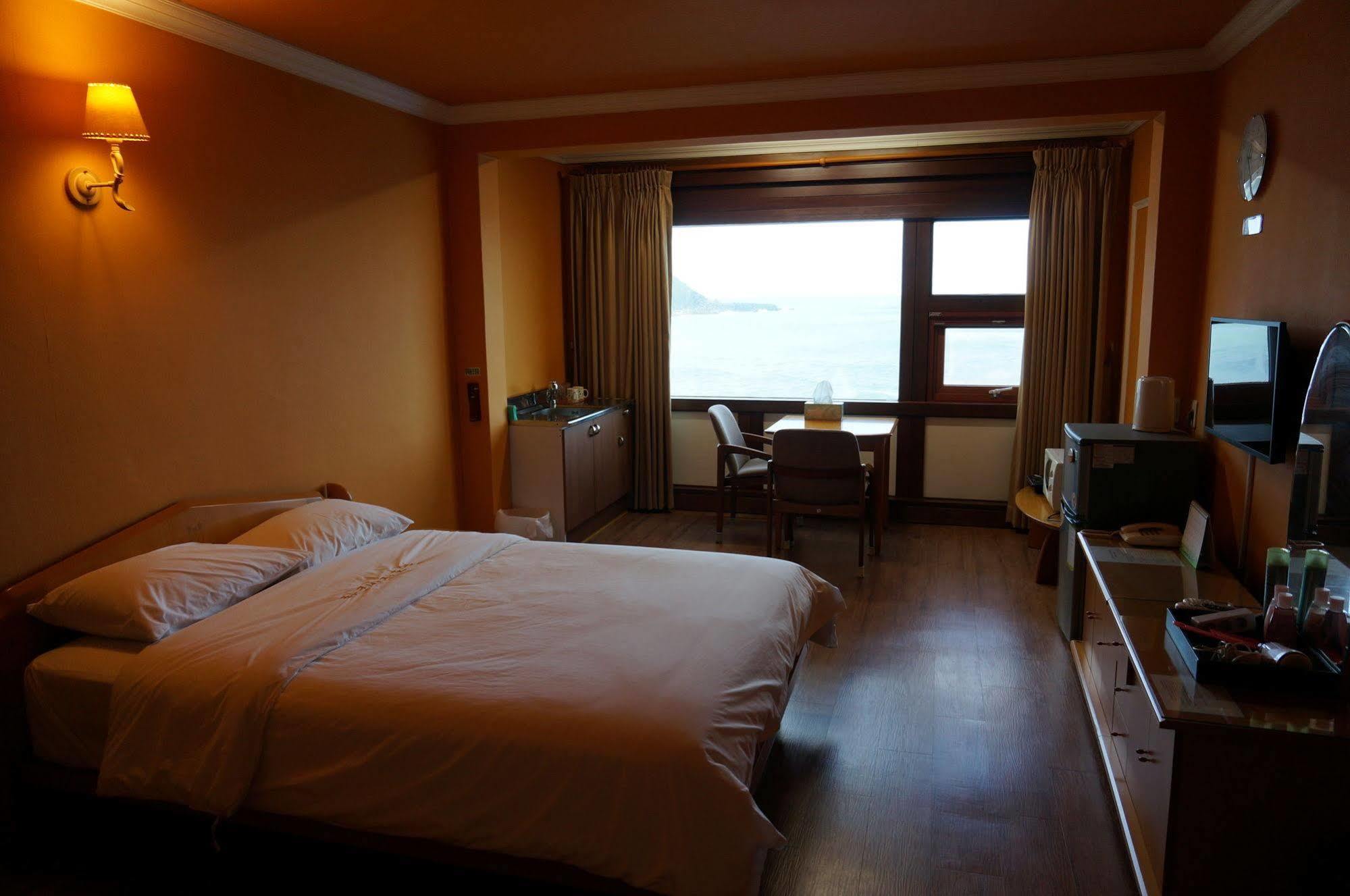 Park Beach Hotel Jeju Exterior foto