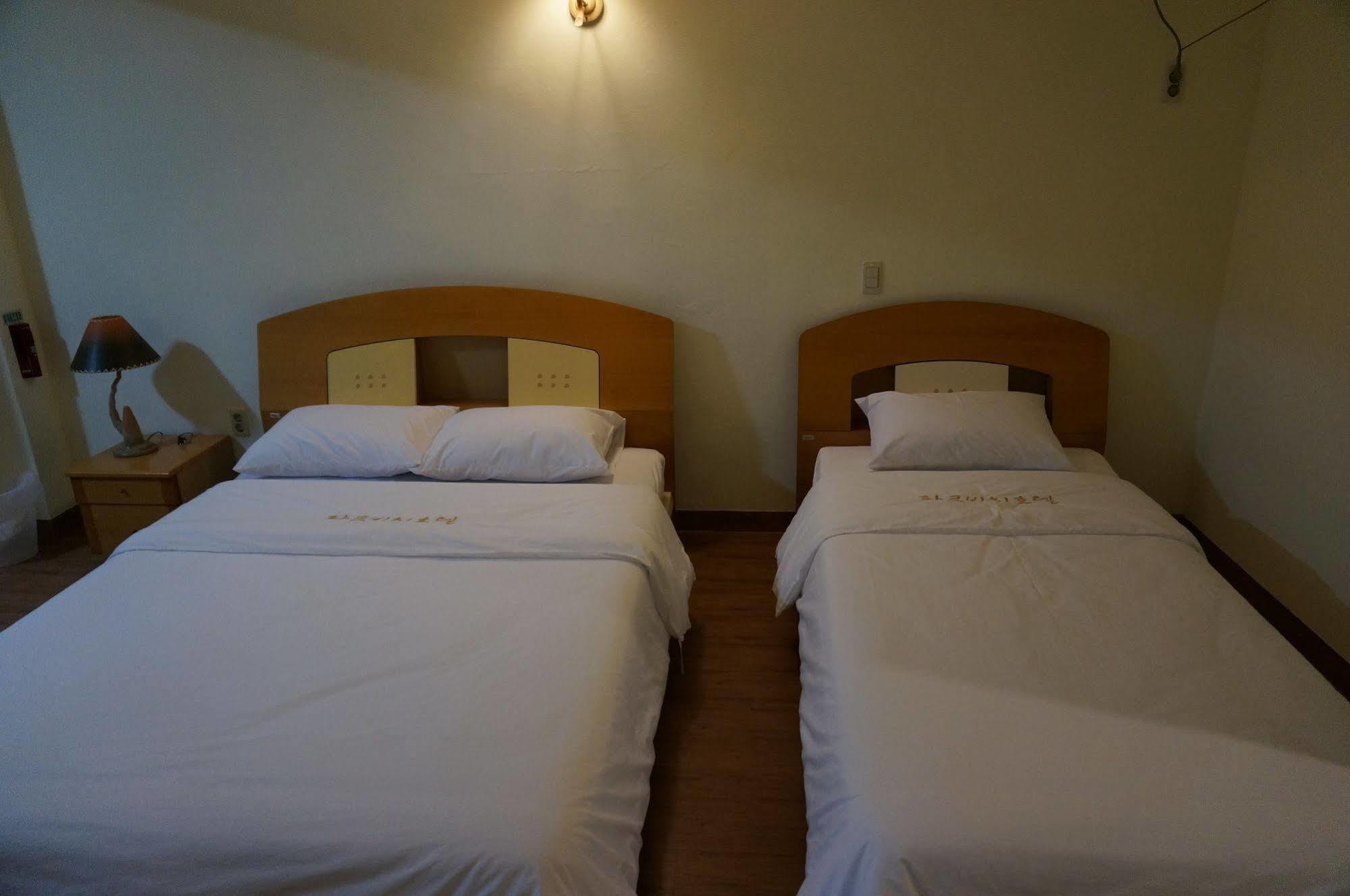 Park Beach Hotel Jeju Exterior foto